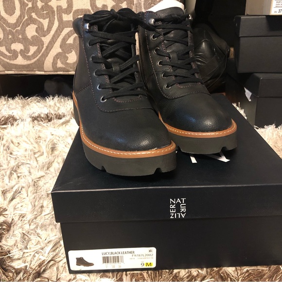 LUCY ,Naturalizer  Booties  9M - Picture 2 of 8